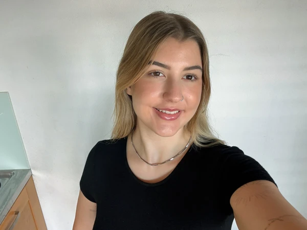 Beispiel: selbst fotografiertes Selfie, wirkt verzerrt und nah